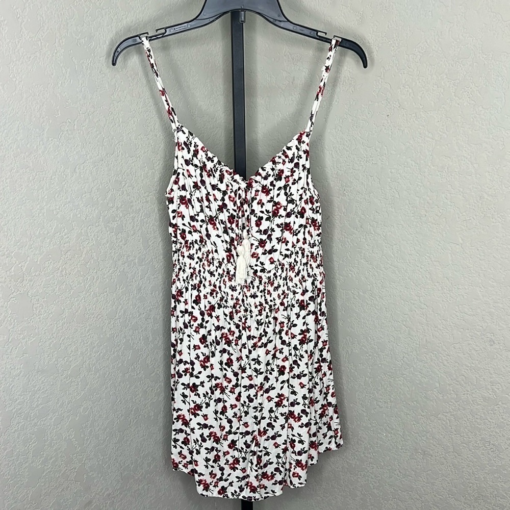 718 - Vine and Valley NWOT White/Pink Floral Spaghetti Strap Romper Size Large
